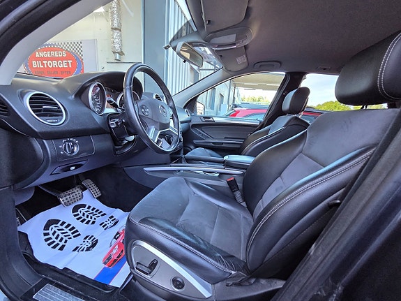 Mercedes-Benz ML300 13 of 15