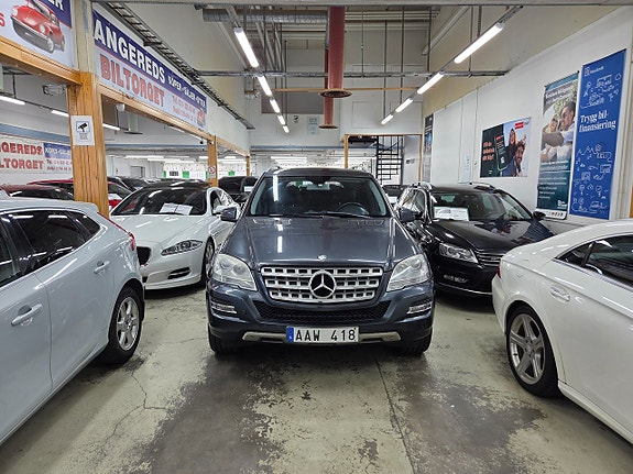 Mercedes-Benz ML300 3 of 15