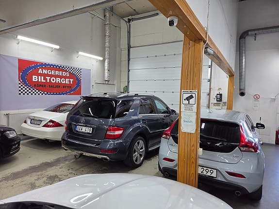 Mercedes-Benz ML300 6 of 15