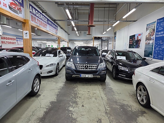 Mercedes-Benz ML300 4 of 15