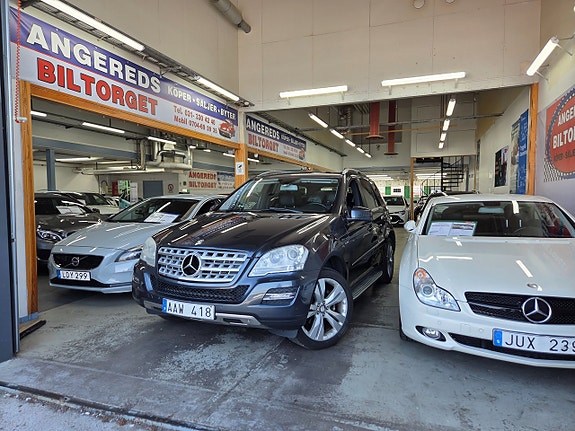 Mercedes-Benz ML300 2 of 15