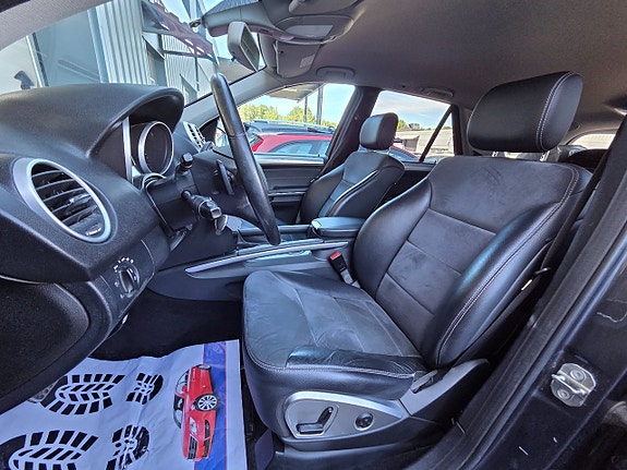 Mercedes-Benz ML300 14 of 15