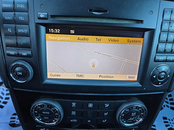 Mercedes-Benz ML300 15 of 15