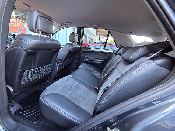 Mercedes-Benz ML300 12 of 15