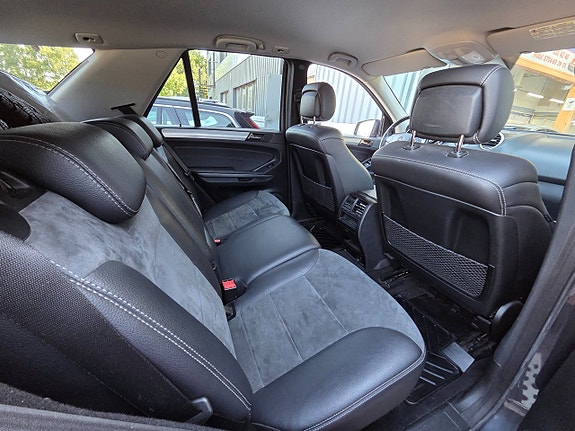 Mercedes-Benz ML300 10 of 15