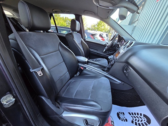 Mercedes-Benz ML300 9 of 15