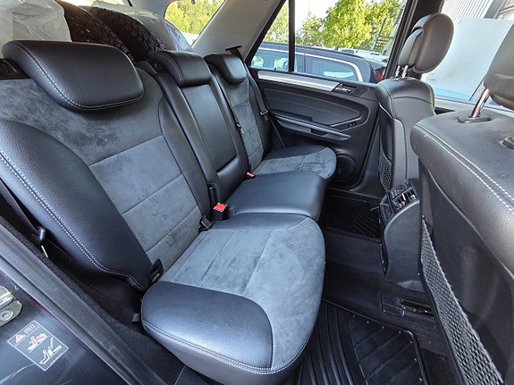 Mercedes-Benz ML300 11 of 15