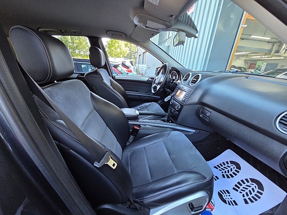 Mercedes-Benz ML300 8 of 15