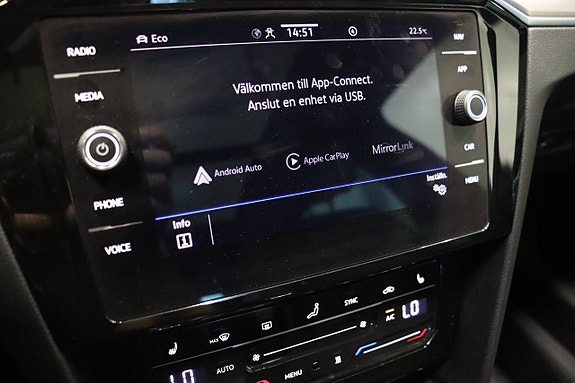 Volkswagen Passat 12 of 30