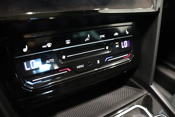 Volkswagen Passat 9 of 30