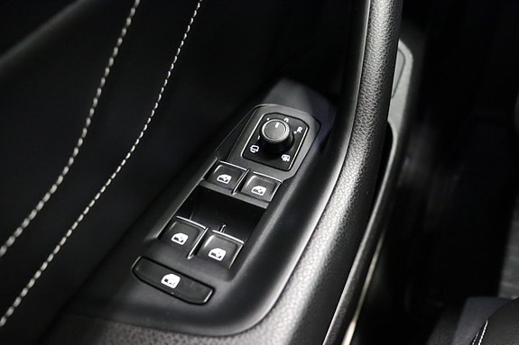 Volkswagen Passat 7 of 30