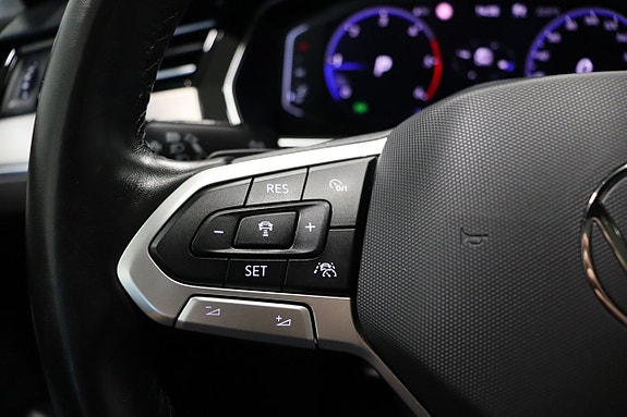 Volkswagen Passat 28 of 30