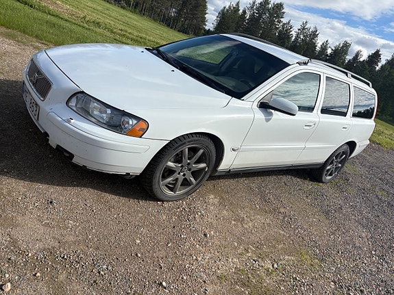 Volvo V70 2 of 4