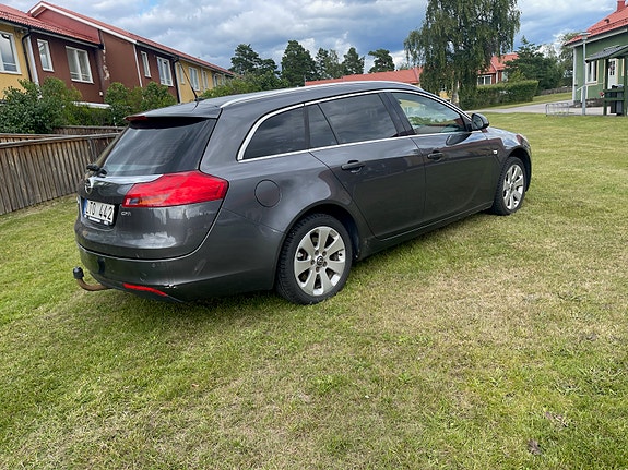 Opel Insignia 2 of 5