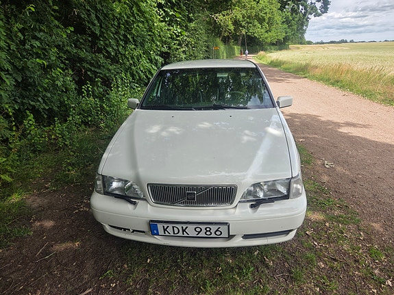 Volvo S70 2 of 5