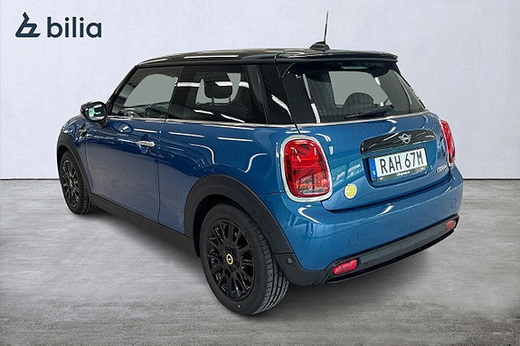 MINI Cooper SE 2 of 5