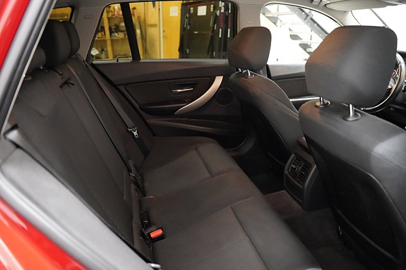 BMW 320 17 of 19