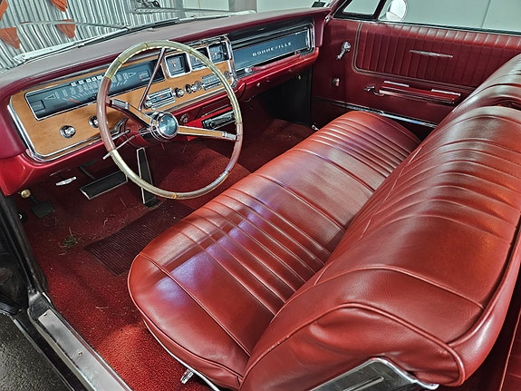 Pontiac Bonneville 3 of 5