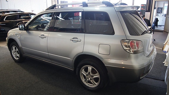Mitsubishi Outlander 3 of 5