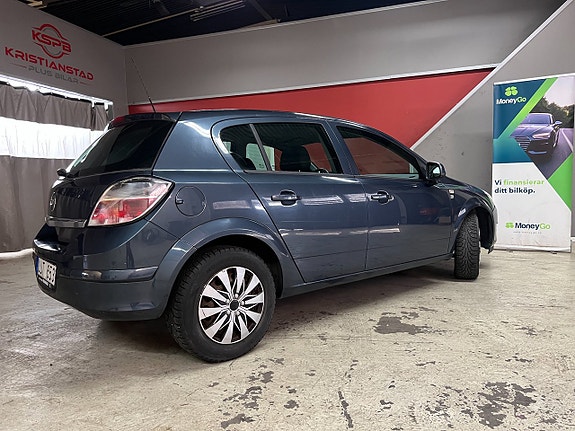 Opel Astra 4 of 5