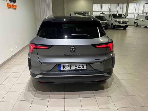 Renault Scenic E-Tech 4 of 5