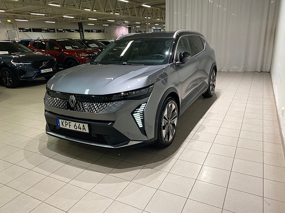 Renault Scenic E-Tech 2 of 5