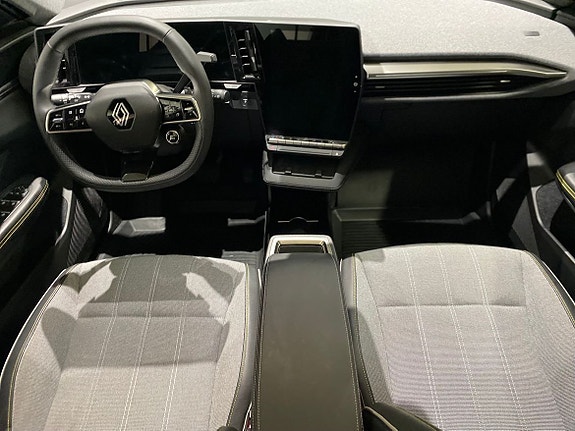 Renault Scenic E-Tech 16 of 23