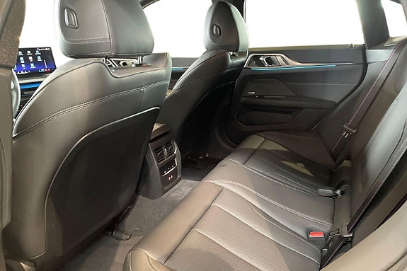 BMW i4 11 of 18