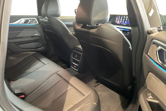BMW i4 7 of 18