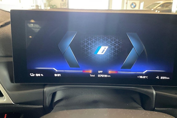 BMW i4 14 of 18