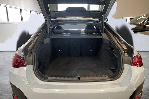BMW i4 10 of 18