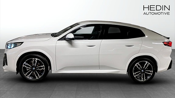 BMW iX2 6 of 9