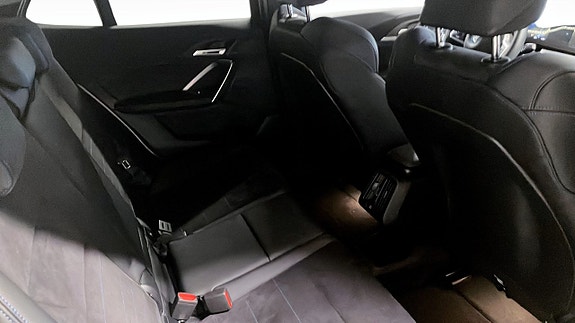 BMW iX2 5 of 9