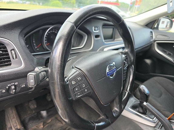 Volvo V40 19 of 22