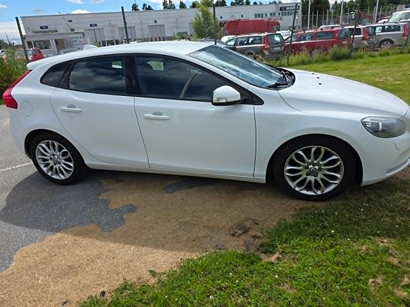 Volvo V40 6 of 22