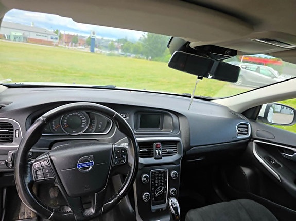 Volvo V40 4 of 5