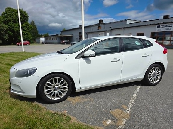 Volvo V40 8 of 22