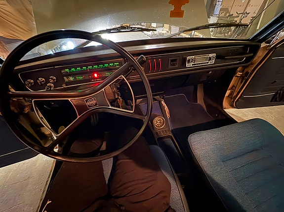 Volvo 142 3 of 5