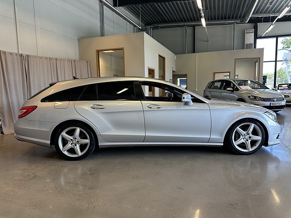 Mercedes-Benz CLS350 2 of 5