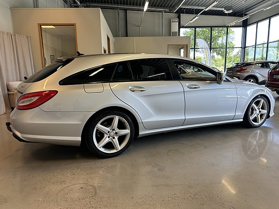 Mercedes-Benz CLS350 3 of 5