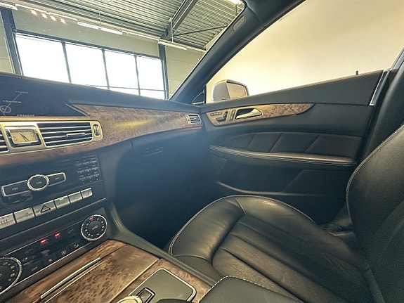 Mercedes-Benz CLS350 14 of 25