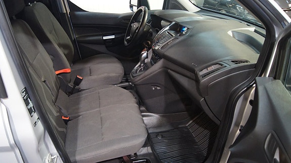 Ford Transit Connect 7 of 11