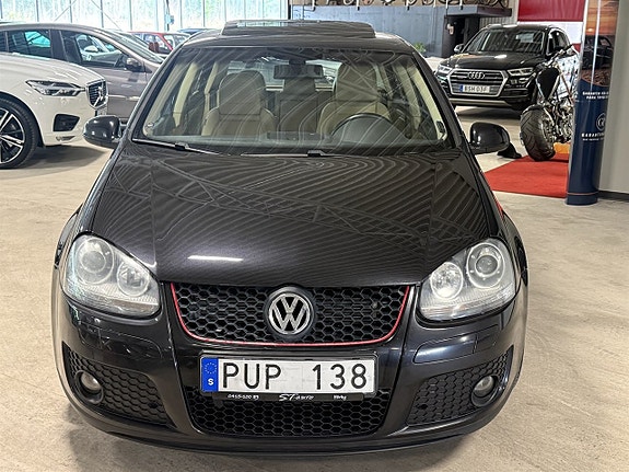 Volkswagen Golf V 2 of 9