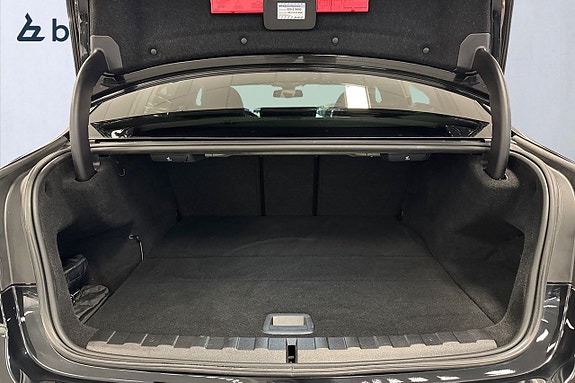 BMW 330e 10 of 19