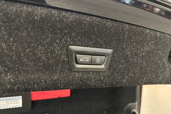 BMW 330e 11 of 19