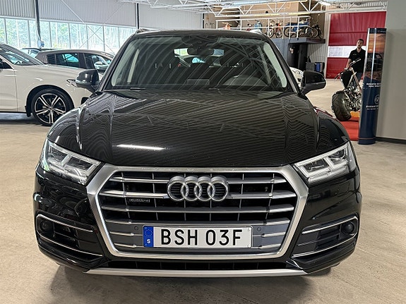 Audi Q5 2 of 11
