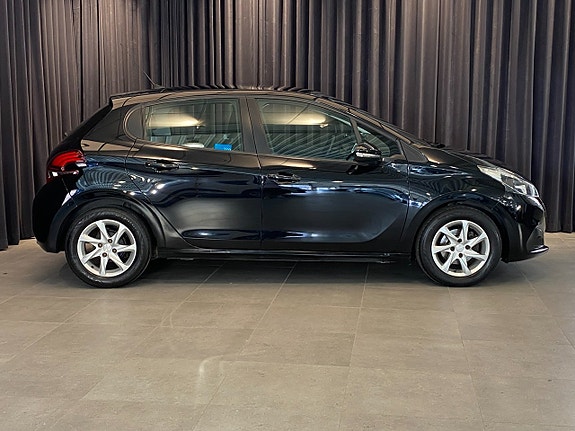Peugeot 208 5 of 5