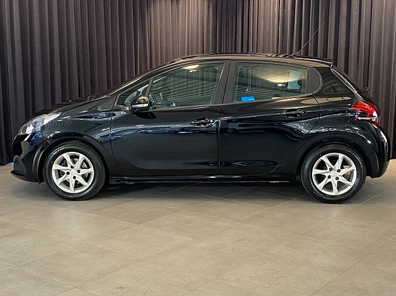 Peugeot 208 3 of 5