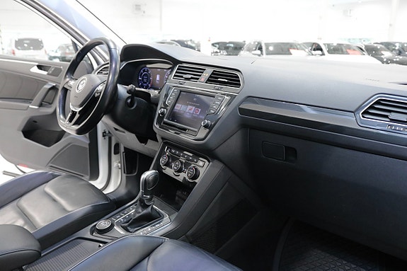 Volkswagen Tiguan 12 of 30