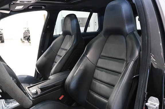 Mercedes-Benz C63 18 of 30